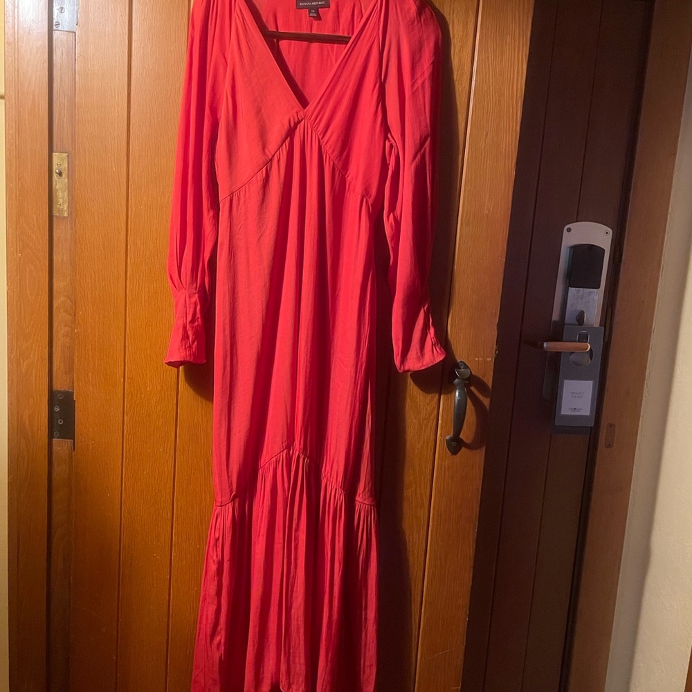 Banana Republic full length long sleeve dress. GORGEOUS
